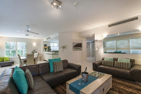 Emerald Noosa - Accommodation Newcastle 14