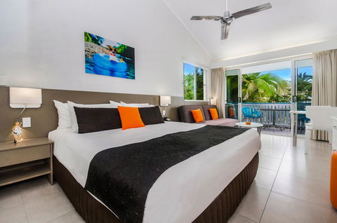By The Sea Port Douglas - Accommodation Newcastle 2