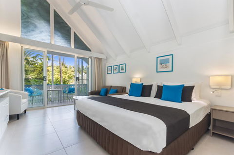 By The Sea Port Douglas - Accommodation Newcastle 9
