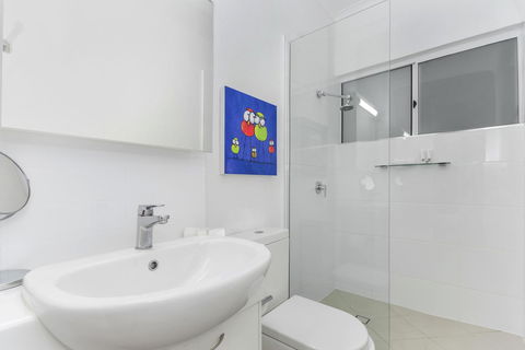 By The Sea Port Douglas - Accommodation Newcastle 14