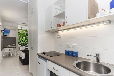 By The Sea Port Douglas - Accommodation Newcastle 13