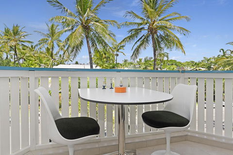 By The Sea Port Douglas - Accommodation Newcastle 18