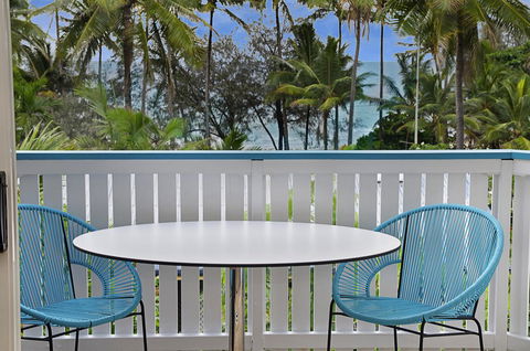 By The Sea Port Douglas - Accommodation Newcastle 5