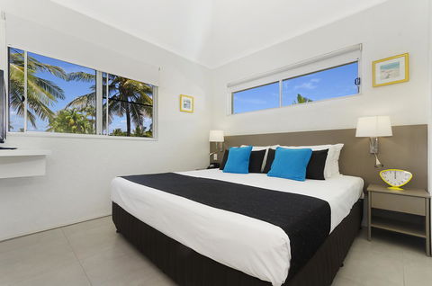 By The Sea Port Douglas - Accommodation Newcastle 17