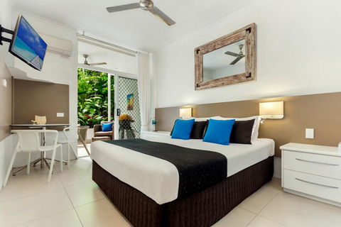 By The Sea Port Douglas - Accommodation Newcastle 11