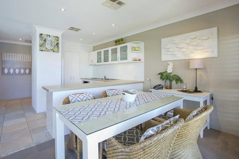 Noosa Shores Resort - Accommodation Newcastle 24