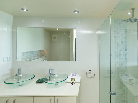 Beach Lodges - Accommodation Newcastle 8