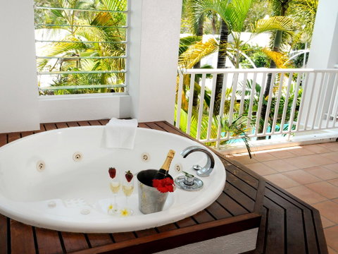 The Reef House Adults Retreat - Enjoy 28 Complimentary Inclusions - Accommodation Newcastle 16
