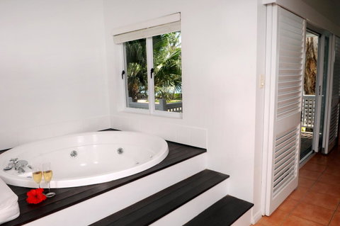 The Reef House Adults Retreat - Enjoy 28 Complimentary Inclusions - Accommodation Newcastle 28