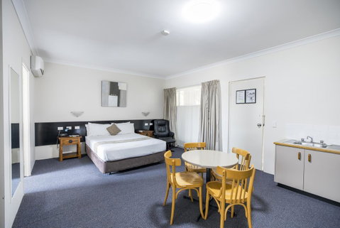 Emerald Maraboon Motor Inn - Accommodation Newcastle 26