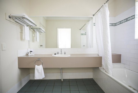 Emerald Maraboon Motor Inn - Accommodation Newcastle 25