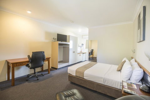 Emerald Maraboon Motor Inn - Accommodation Newcastle 32