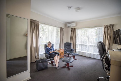 Emerald Maraboon Motor Inn - Accommodation Newcastle 44
