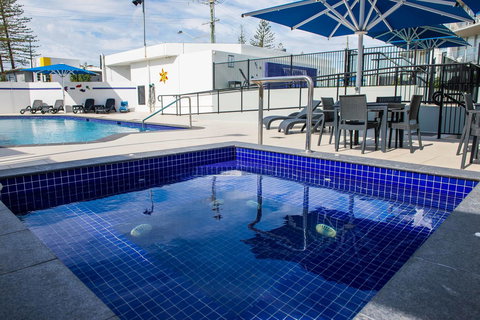 Mandolin Beachfront Resort - Accommodation Newcastle 2