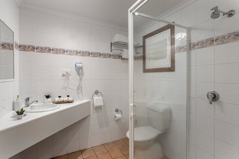 Sunlit Waters Studio Apartments - Accommodation Newcastle 11