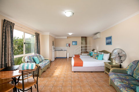 Sunlit Waters Studio Apartments - Accommodation Newcastle 42