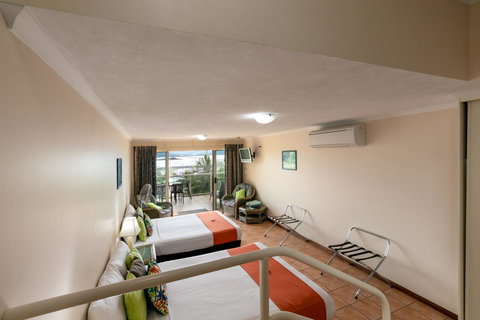 Sunlit Waters Studio Apartments - Accommodation Newcastle 24