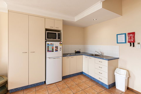 Sunlit Waters Studio Apartments - Accommodation Newcastle 40