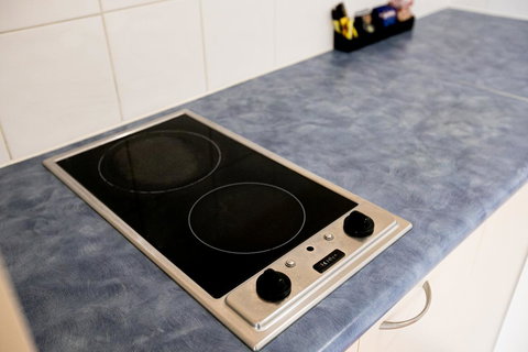 Sunlit Waters Studio Apartments - Accommodation Newcastle 35