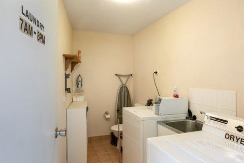 Sunlit Waters Studio Apartments - Accommodation Newcastle 9