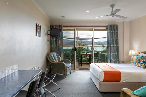 Sunlit Waters Studio Apartments - Accommodation Newcastle 10