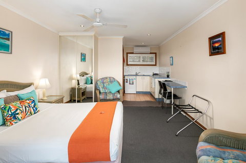 Sunlit Waters Studio Apartments - Accommodation Newcastle 14