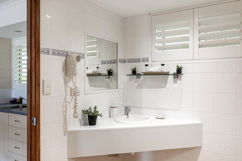 Sunlit Waters Studio Apartments - Accommodation Newcastle 26