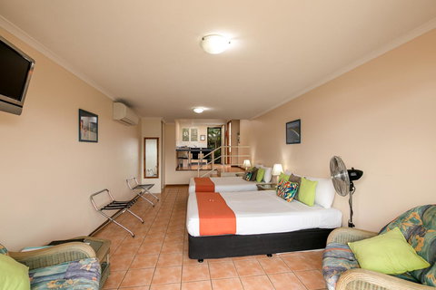 Sunlit Waters Studio Apartments - Accommodation Newcastle 30