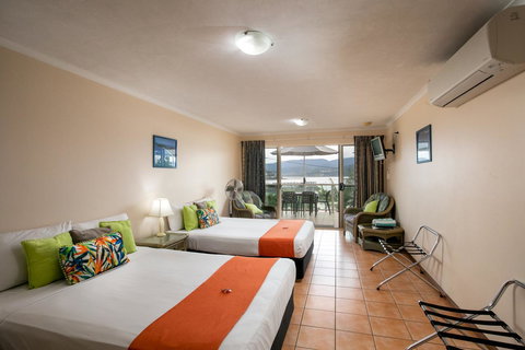 Sunlit Waters Studio Apartments - Accommodation Newcastle 23