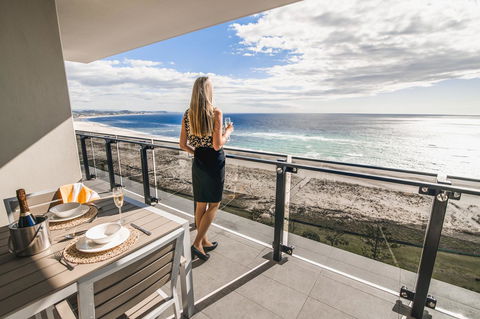 Iconic Kirra Beach Resort - Accommodation Newcastle 0