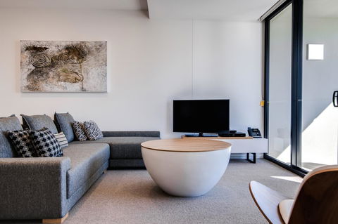 Iconic Kirra Beach Resort - Accommodation Newcastle 3
