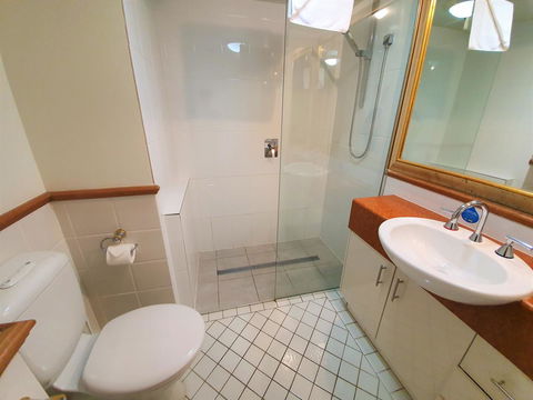 Broadbeach Holiday Apartments - Accommodation Newcastle 26