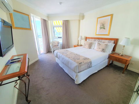 Broadbeach Holiday Apartments - Accommodation Newcastle 14