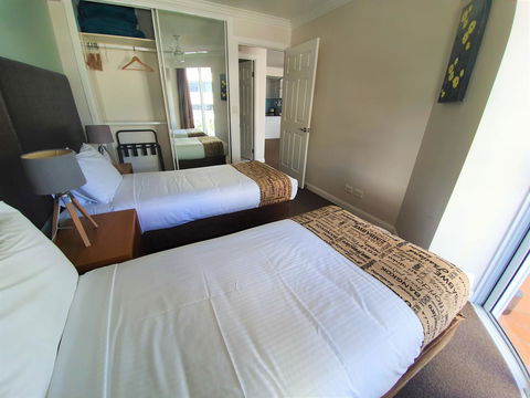 Broadbeach Holiday Apartments - Accommodation Newcastle 6