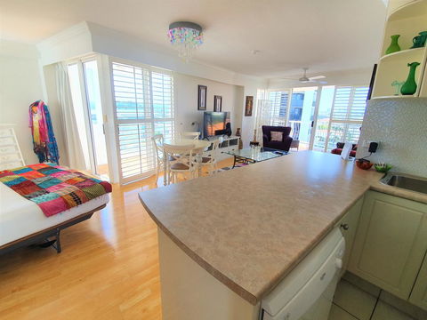 Broadbeach Holiday Apartments - Accommodation Newcastle 9