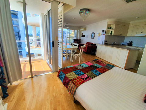 Broadbeach Holiday Apartments - Accommodation Newcastle 25