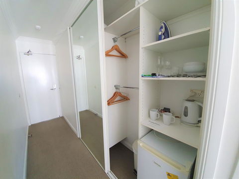 Broadbeach Holiday Apartments - Accommodation Newcastle 18