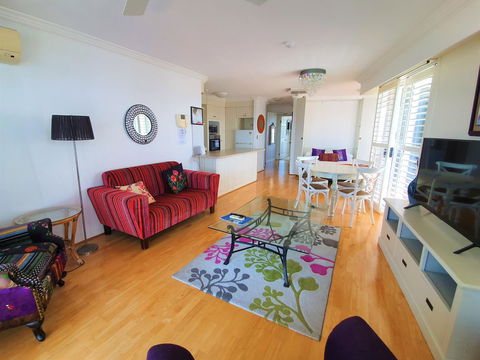 Broadbeach Holiday Apartments - Accommodation Newcastle 22