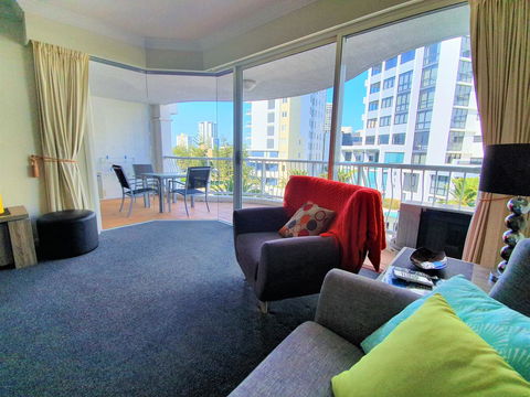 Broadbeach Holiday Apartments - Accommodation Newcastle 3