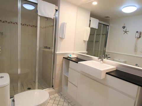 Broadbeach Holiday Apartments - Accommodation Newcastle 5