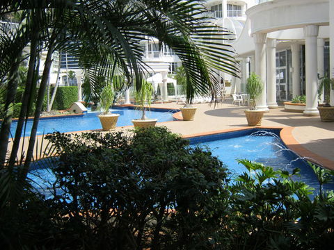 Broadbeach Holiday Apartments - Accommodation Newcastle 2