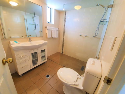 Broadbeach Holiday Apartments - Accommodation Newcastle 21