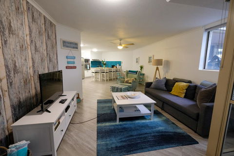 Sanctuary Beach Retreat - Accommodation Newcastle 15