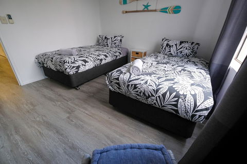 Sanctuary Beach Retreat - Accommodation Newcastle 2