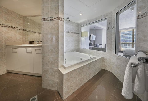 Novotel Surfers Paradise - Accommodation Newcastle 10