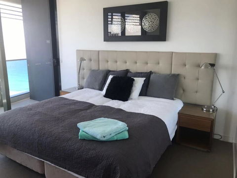 Luxury 3 Bedroom In Heart Of Broadbeach - Accommodation Newcastle 20