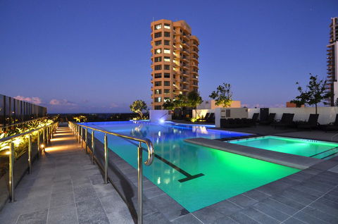 Luxury 3 Bedroom In Heart Of Broadbeach - Accommodation Newcastle 11