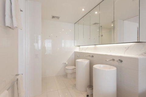 Luxury 3 Bedroom In Heart Of Broadbeach - Accommodation Newcastle 4
