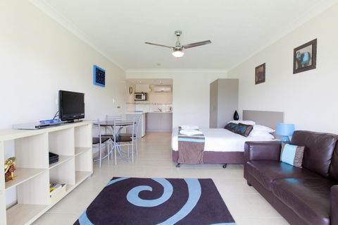 Bay Of Palms - Accommodation Newcastle 40