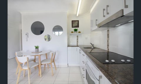 Bay Of Palms - Accommodation Newcastle 3